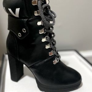 DKNY - COMBATS BOOTS